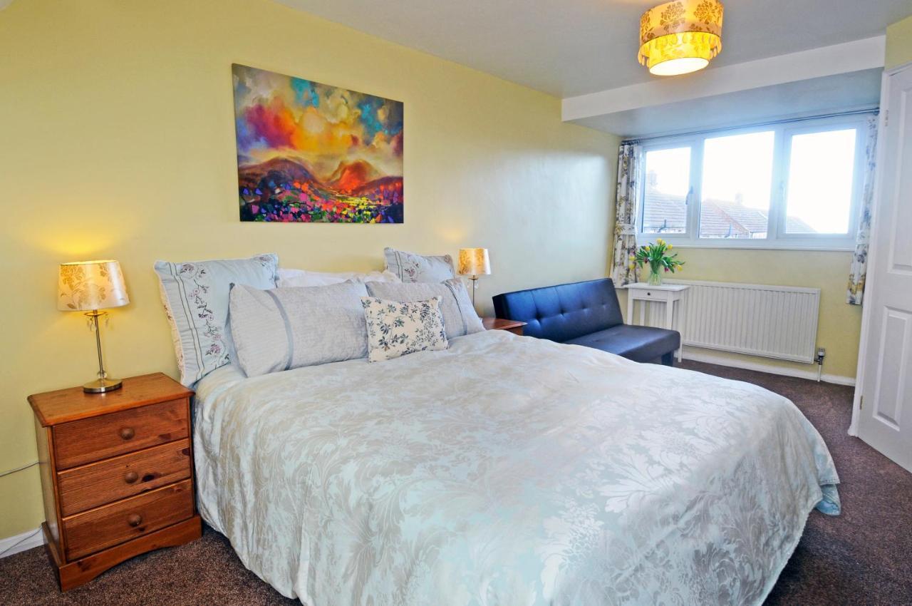 Whitby Spacious Rugby Field Cottage With Off-Street Parking And Ev Fast Point For Electric Cars Extérieur photo