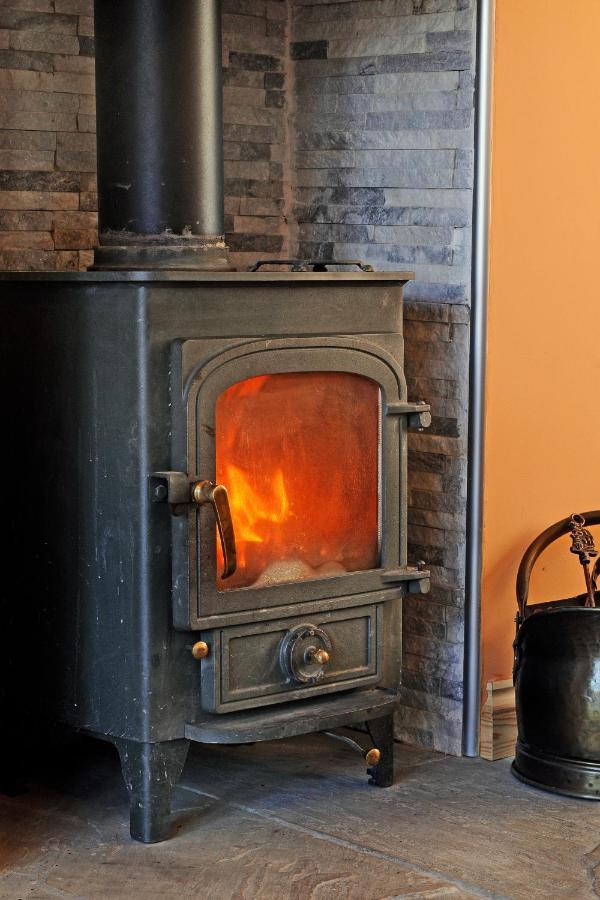 Whitby Spacious Rugby Field Cottage With Off-Street Parking And Ev Fast Point For Electric Cars Extérieur photo