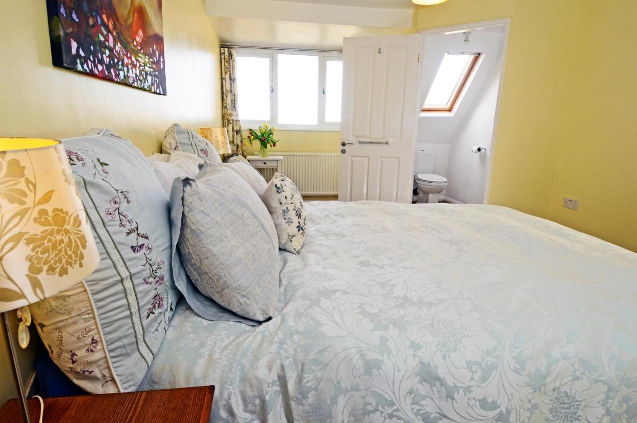 Whitby Spacious Rugby Field Cottage With Off-Street Parking And Ev Fast Point For Electric Cars Extérieur photo