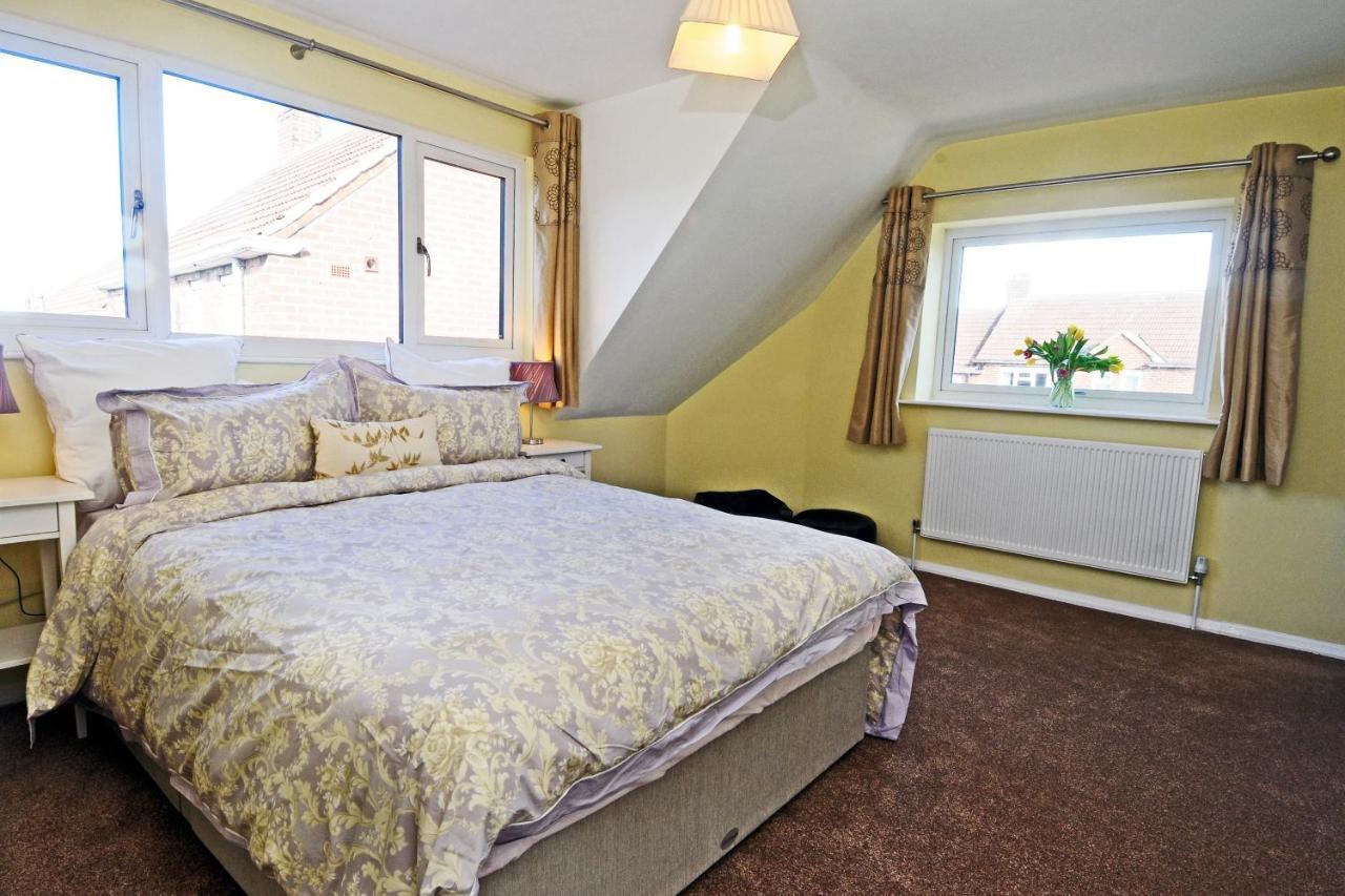 Whitby Spacious Rugby Field Cottage With Off-Street Parking And Ev Fast Point For Electric Cars Extérieur photo