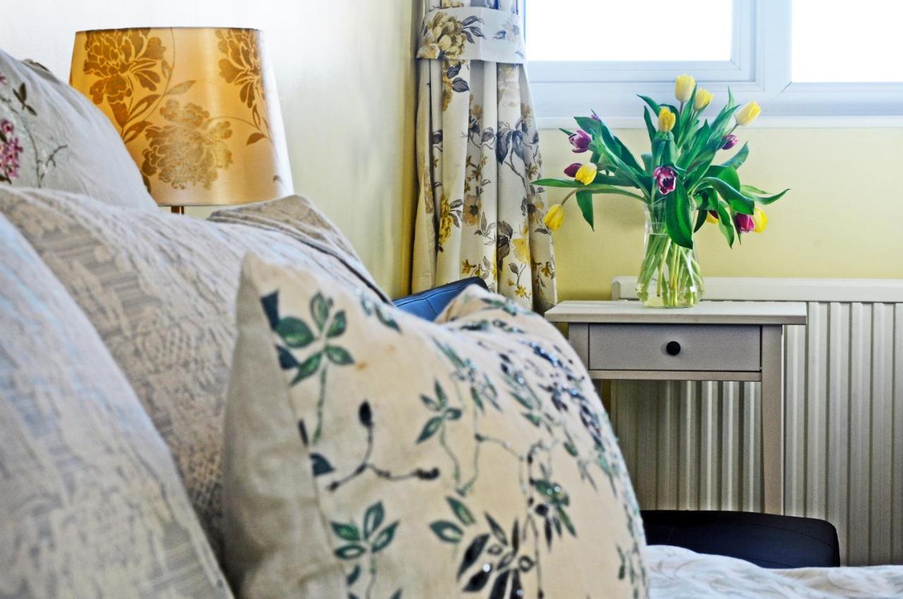 Whitby Spacious Rugby Field Cottage With Off-Street Parking And Ev Fast Point For Electric Cars Extérieur photo
