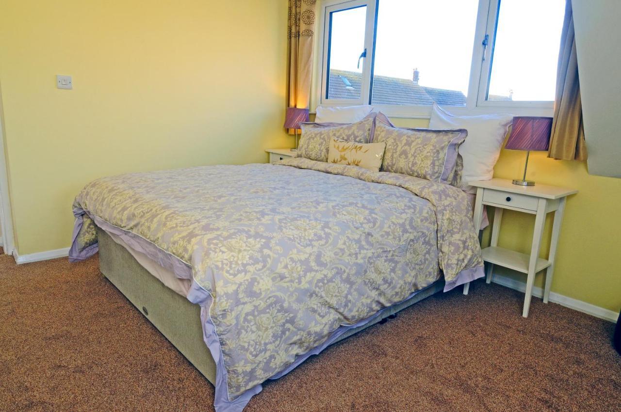 Whitby Spacious Rugby Field Cottage With Off-Street Parking And Ev Fast Point For Electric Cars Extérieur photo