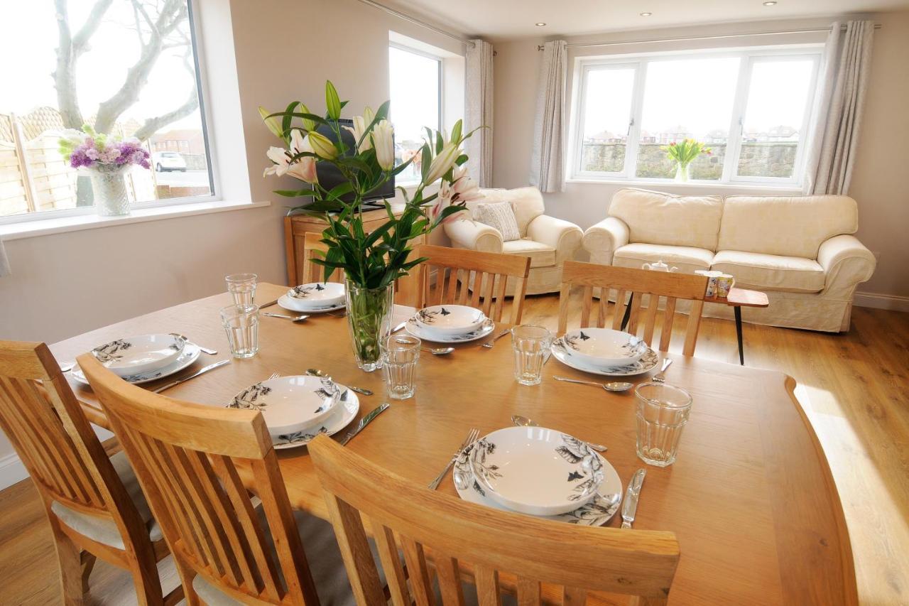Whitby Spacious Rugby Field Cottage With Off-Street Parking And Ev Fast Point For Electric Cars Extérieur photo