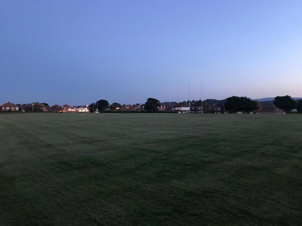 Whitby Spacious Rugby Field Cottage With Off-Street Parking And Ev Fast Point For Electric Cars Extérieur photo